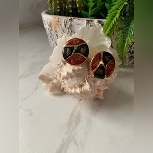 Vintage 90s Red/Gold tone clip-on earrings.
